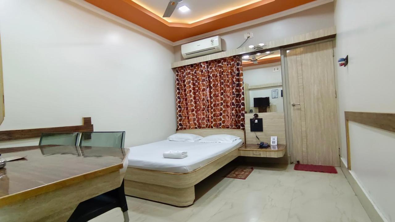 Hotel Samrat Baharampur ภายนอก รูปภาพ
