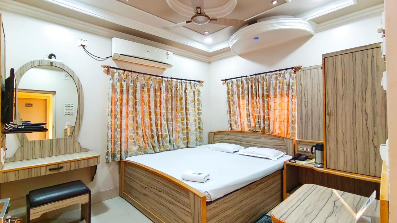Hotel Samrat Baharampur ภายนอก รูปภาพ