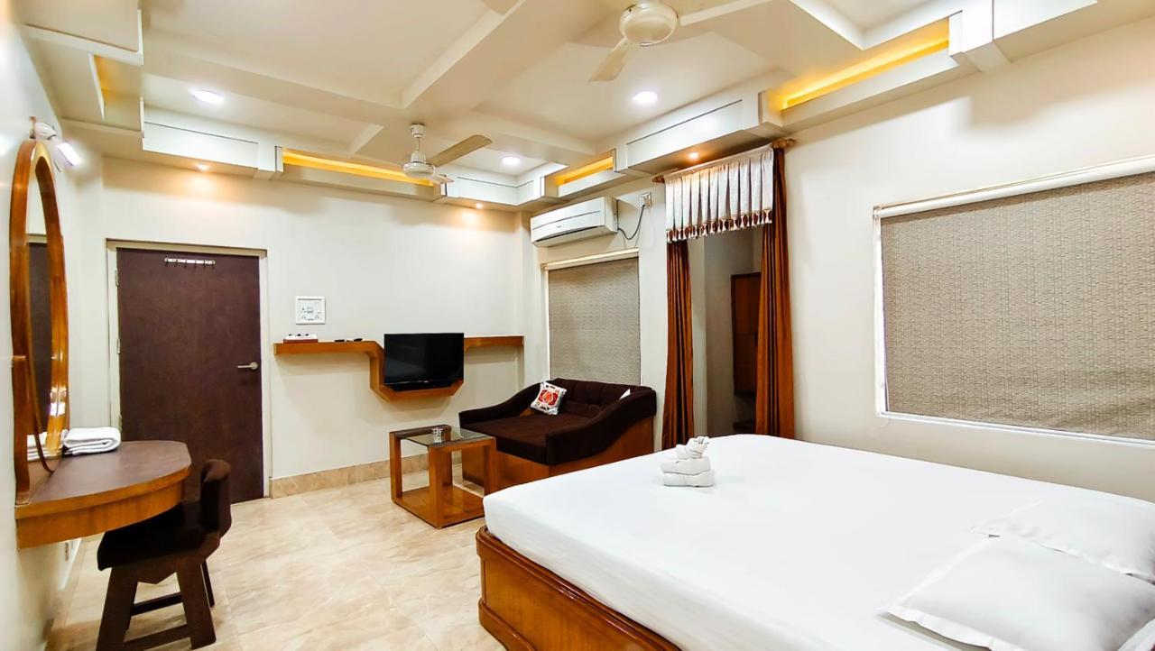 Hotel Samrat Baharampur ภายนอก รูปภาพ