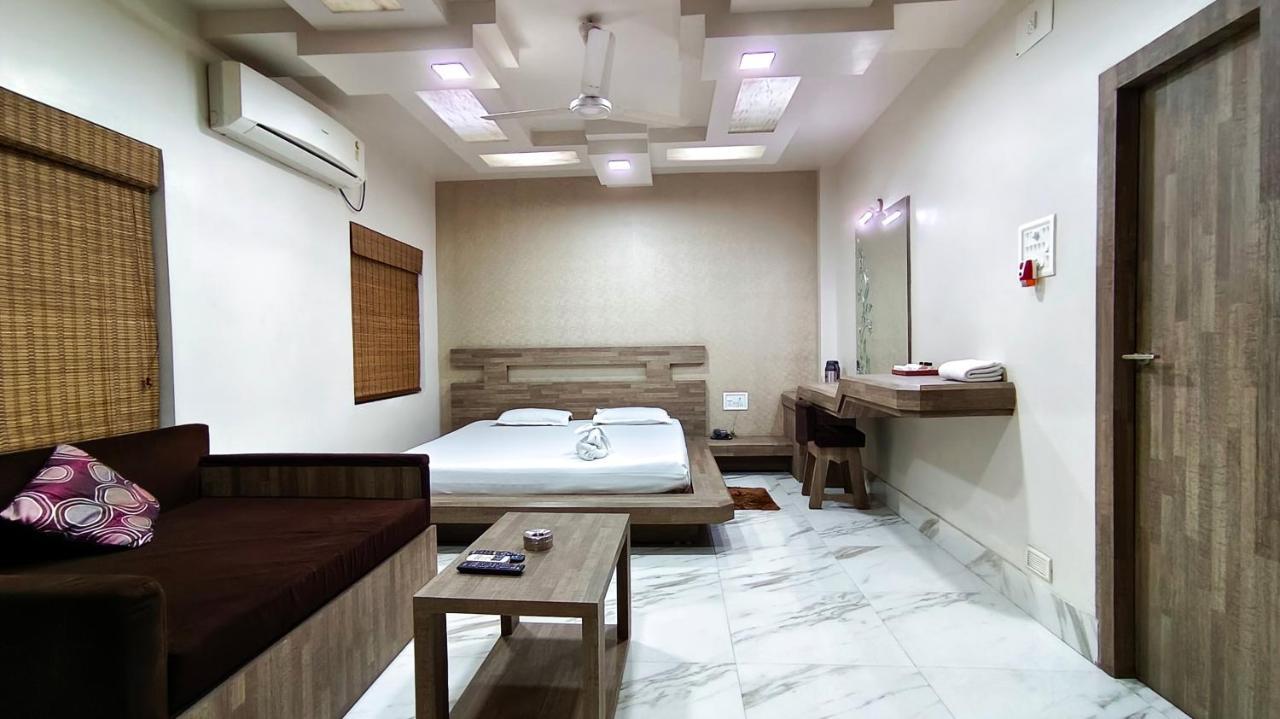 Hotel Samrat Baharampur ภายนอก รูปภาพ
