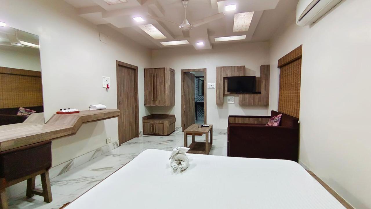 Hotel Samrat Baharampur ภายนอก รูปภาพ