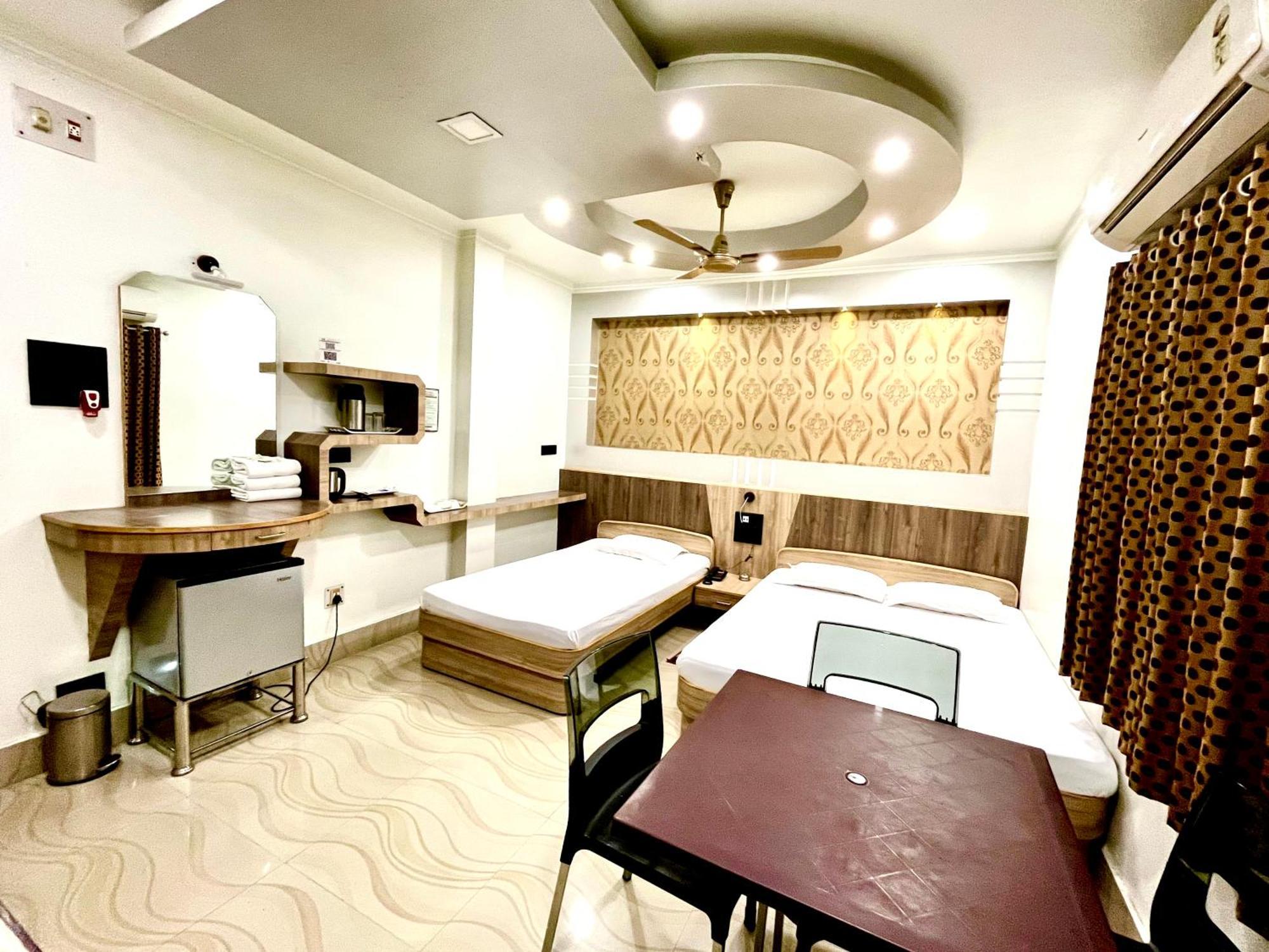 Hotel Samrat Baharampur ภายนอก รูปภาพ