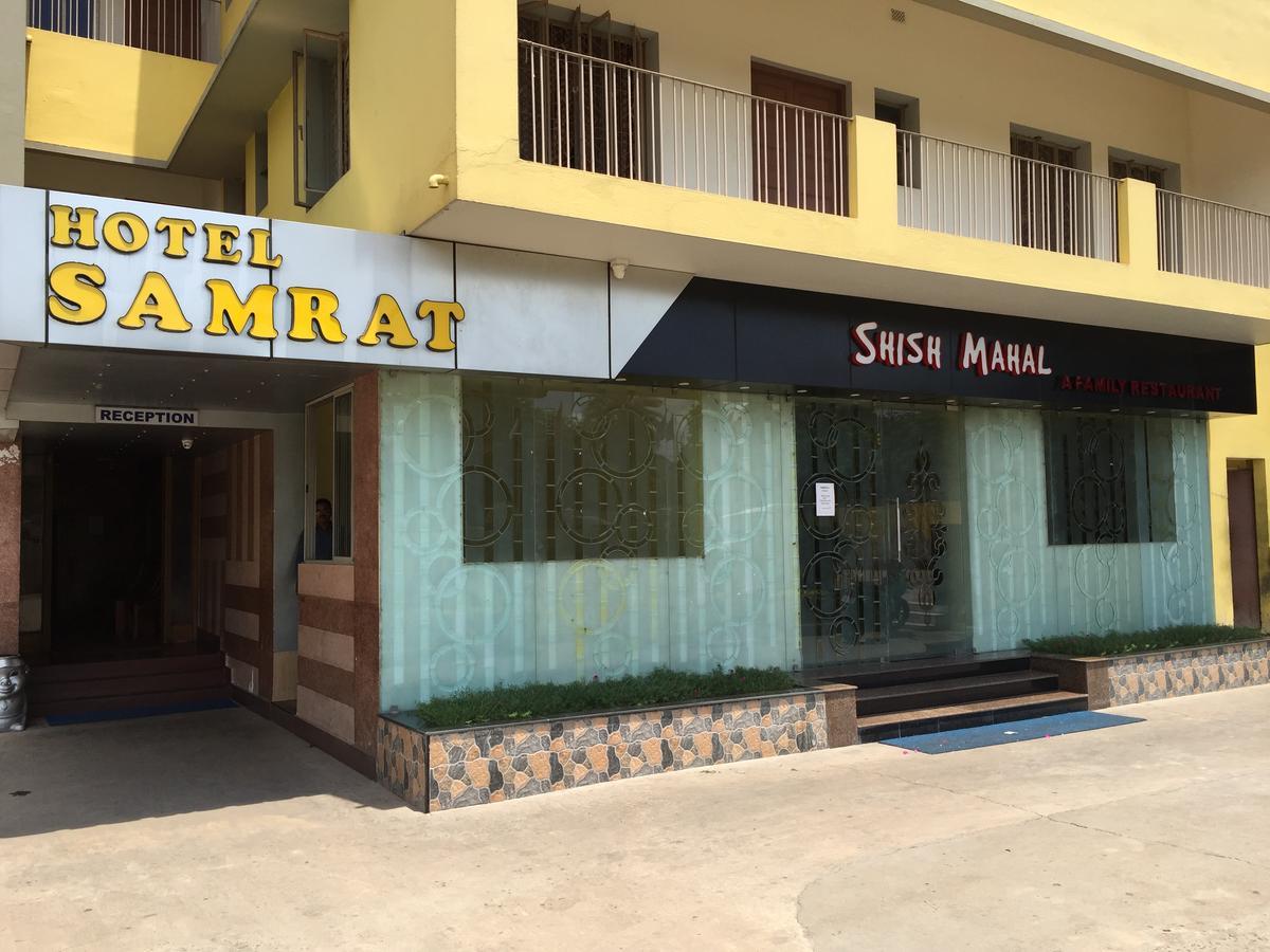 Hotel Samrat Baharampur ภายนอก รูปภาพ
