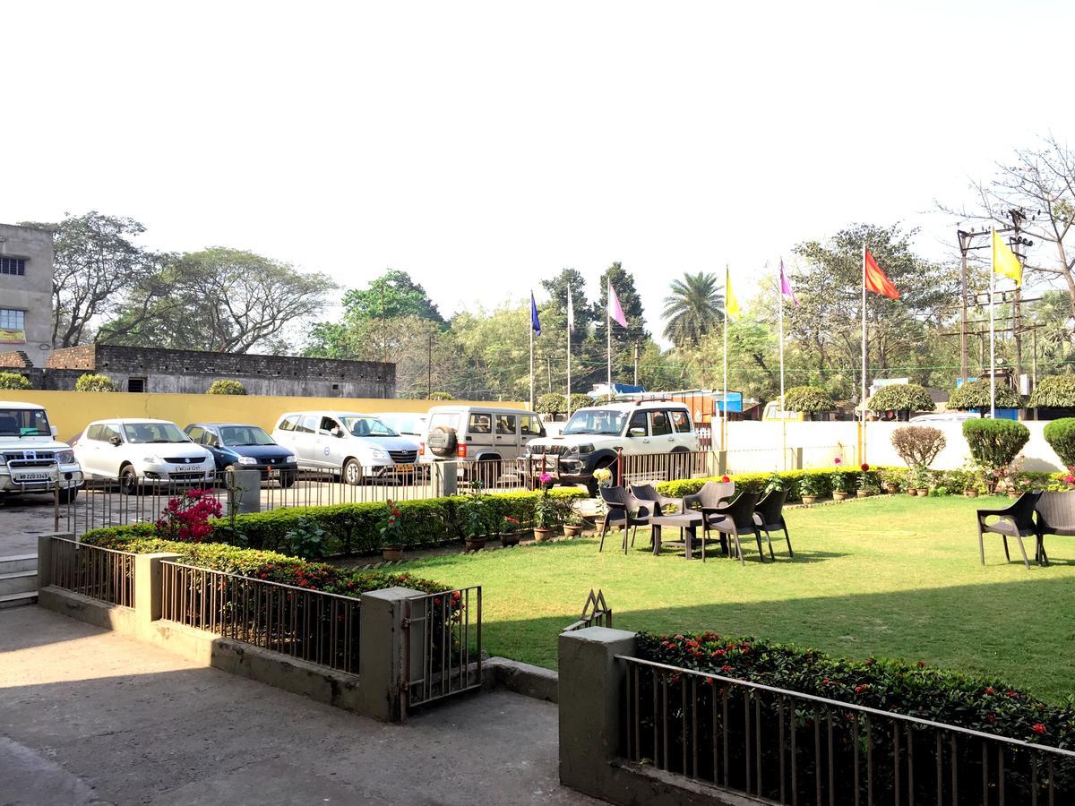Hotel Samrat Baharampur ภายนอก รูปภาพ