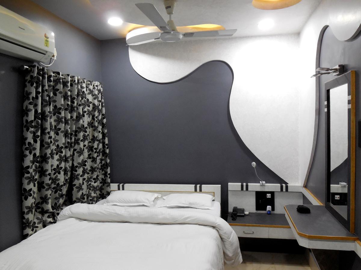 Hotel Samrat Baharampur ภายนอก รูปภาพ
