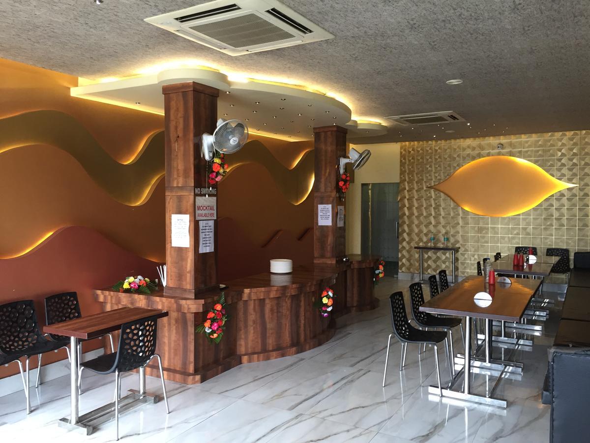 Hotel Samrat Baharampur ภายนอก รูปภาพ