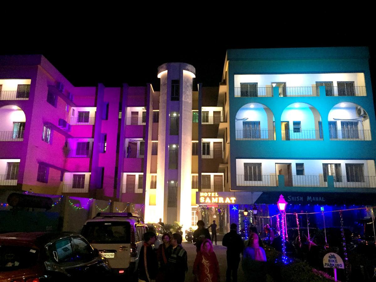 Hotel Samrat Baharampur ภายนอก รูปภาพ