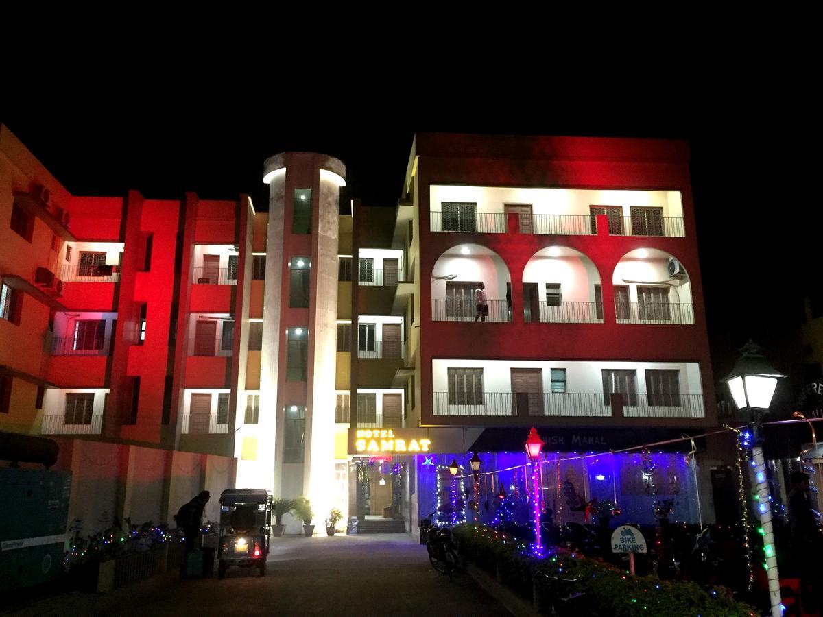 Hotel Samrat Baharampur ภายนอก รูปภาพ